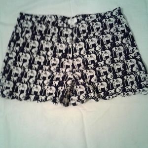 Crown and Ivy scalloped trimmed shorts